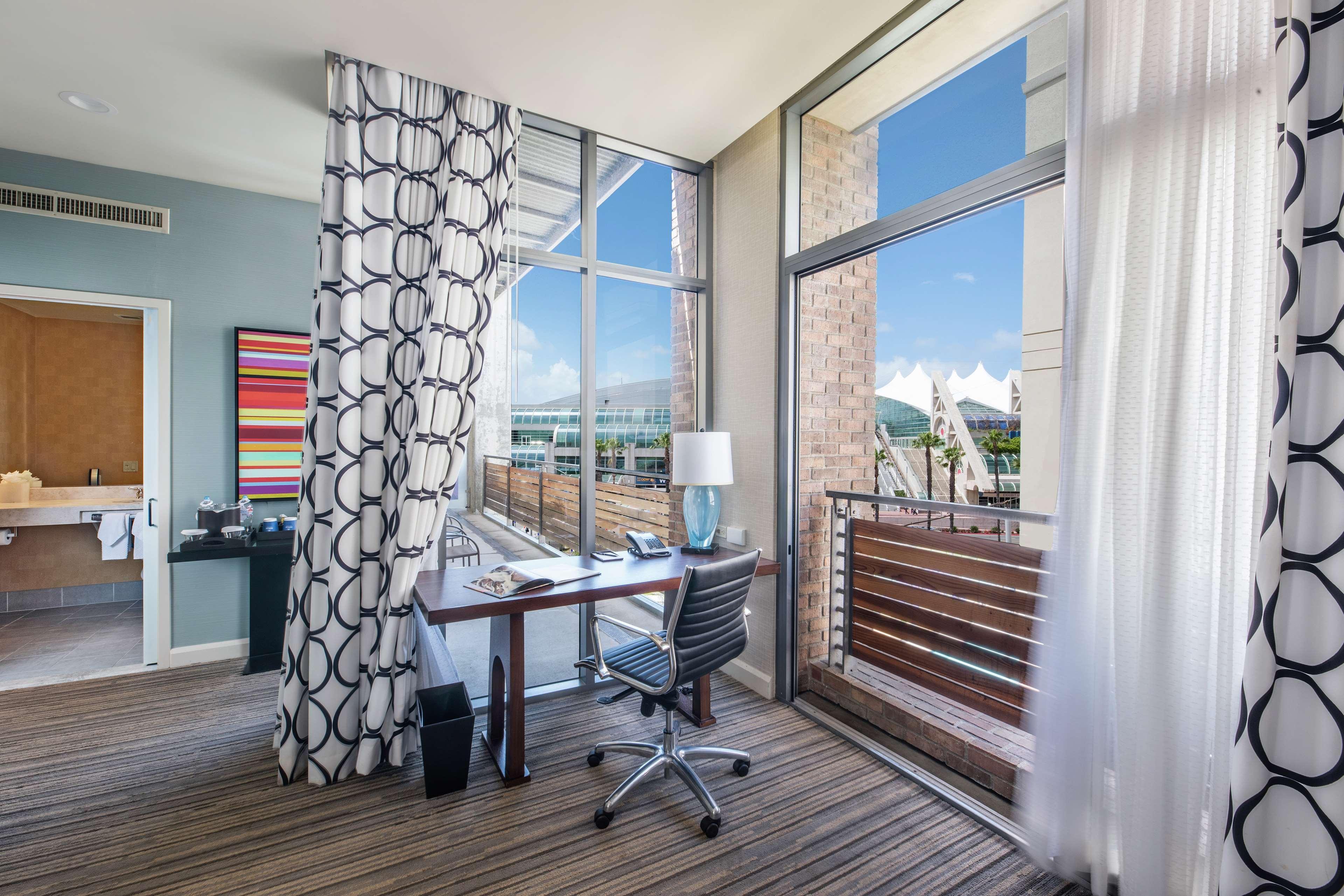 Hilton San Diego Gaslamp Quarter Экстерьер фото